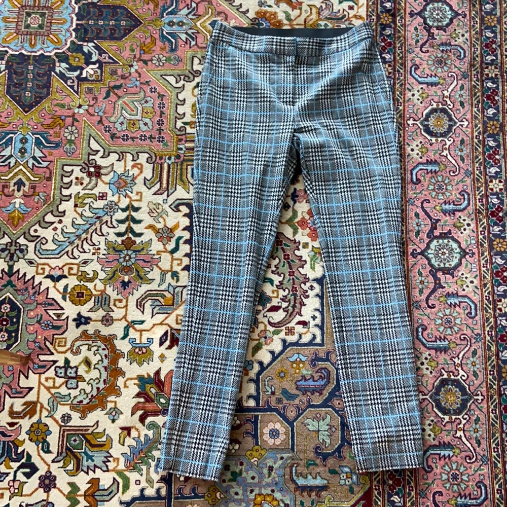 Vince Camuto. Elastic band on back for comfortable dress pants. Stretchy.